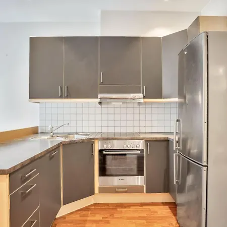 Heimby - Roomy W Free Parking And Seaview