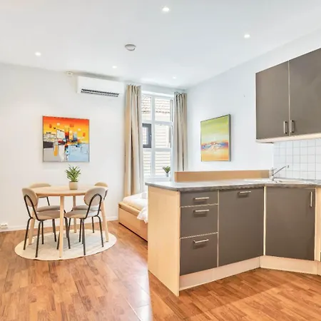 Heimby - Roomy W Free Parking And Seaview Апартаменти